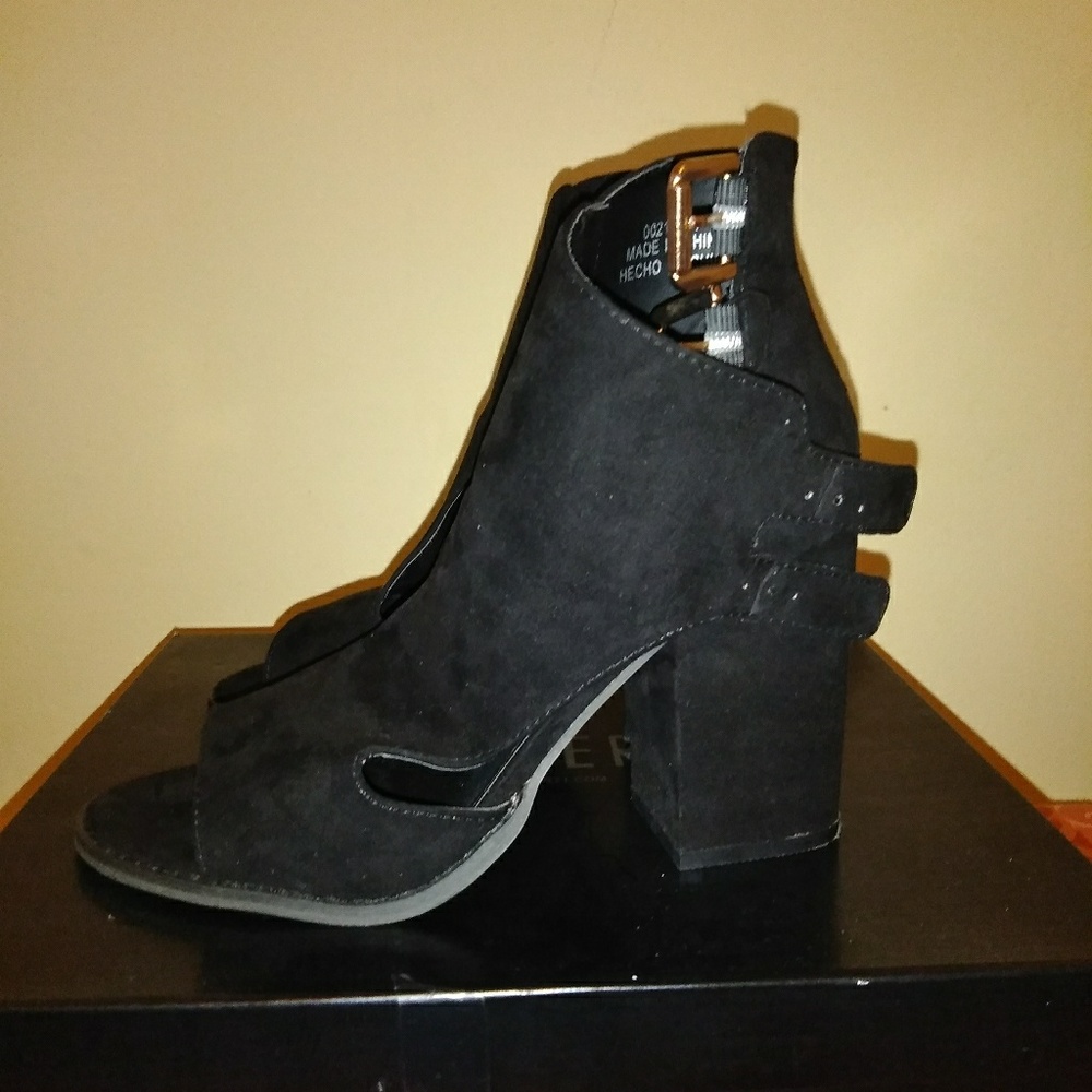 Forever 21 Black Chunky heel